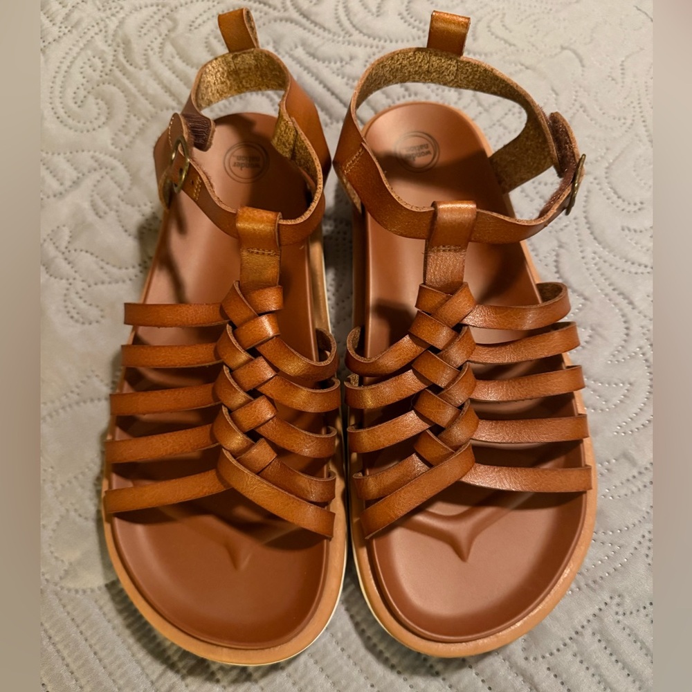 NEW Super cute faux leather sandals, big girls Sz 5 or  women’s Sz 7